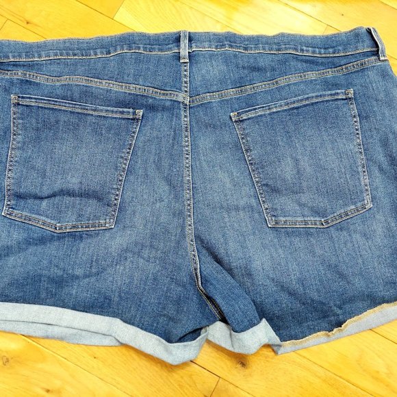 Old Navy Mid-Rise Wow Jean Shorts Women 3 in Seam Size 28 New With Tag Plus Size - Picture 8 of 11